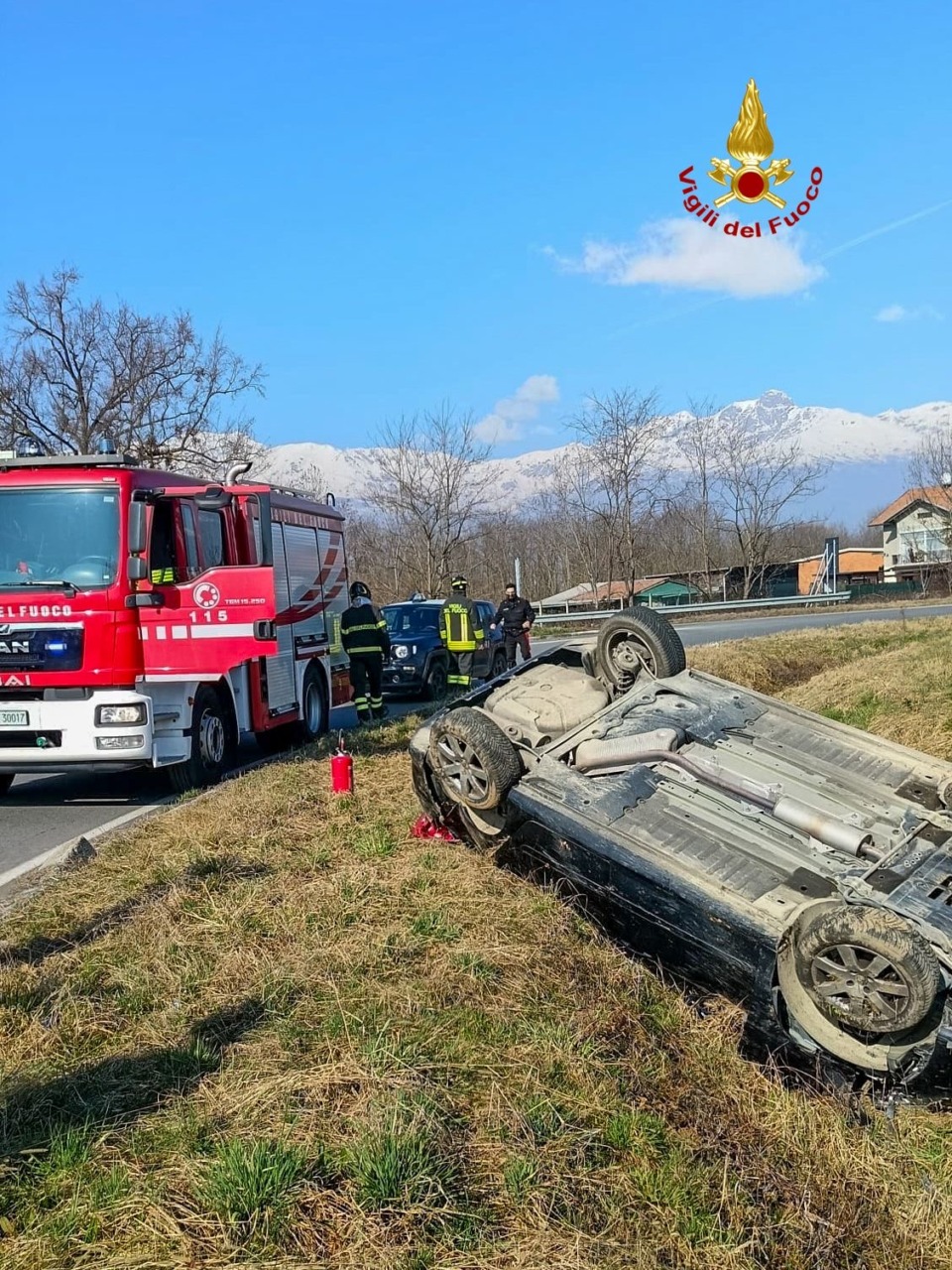 Incidente a Occhieppo Inferiore: auto si ribalta, intervengono i Vigili del Fuoco