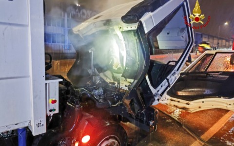 Tre incendi in poche ore: operazioni serrate per i Vigili del Fuoco