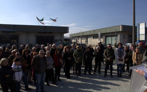 Vigliano rende omaggio alle vittime del rogo della Pettinatura con una nuova stele