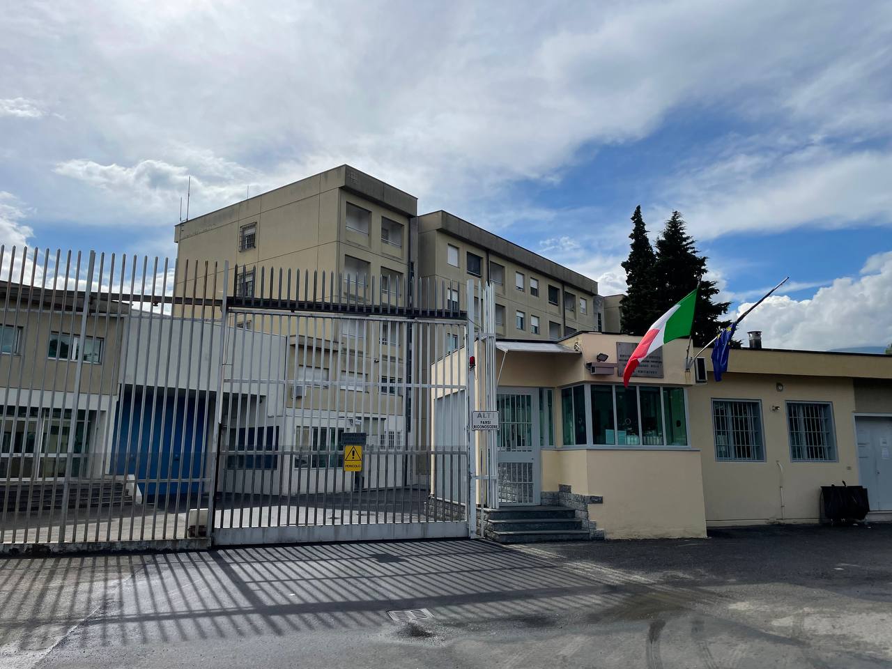 Aggressioni e incendi al carcere di Biella: detenuto condannato a oltre due anni