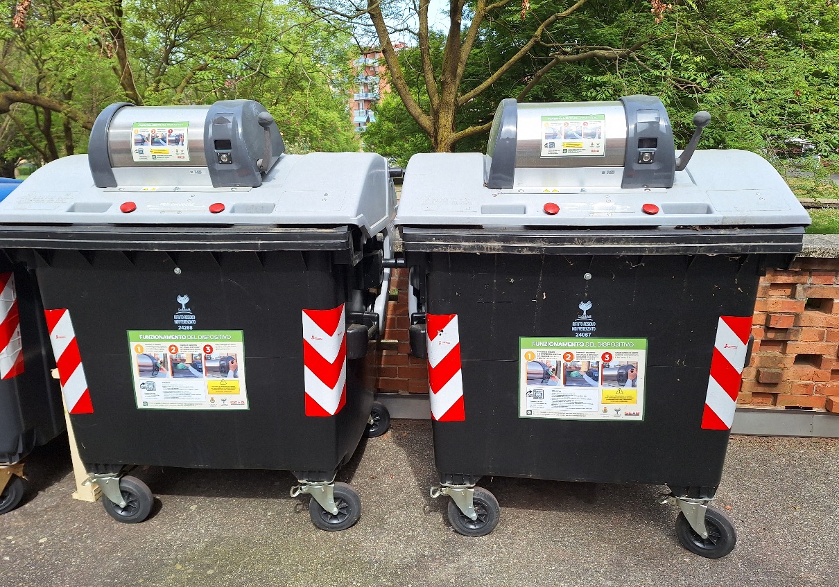 Cossato avvia la sostituzione delle calotte digitali per 140 cassonetti