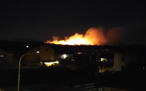 Incendio doloso a Baraggia: domato all’alba