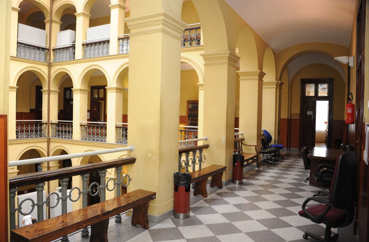 Processo a Biella: Imputato deceduto ma la Procura chiede il rinvio a giudizio