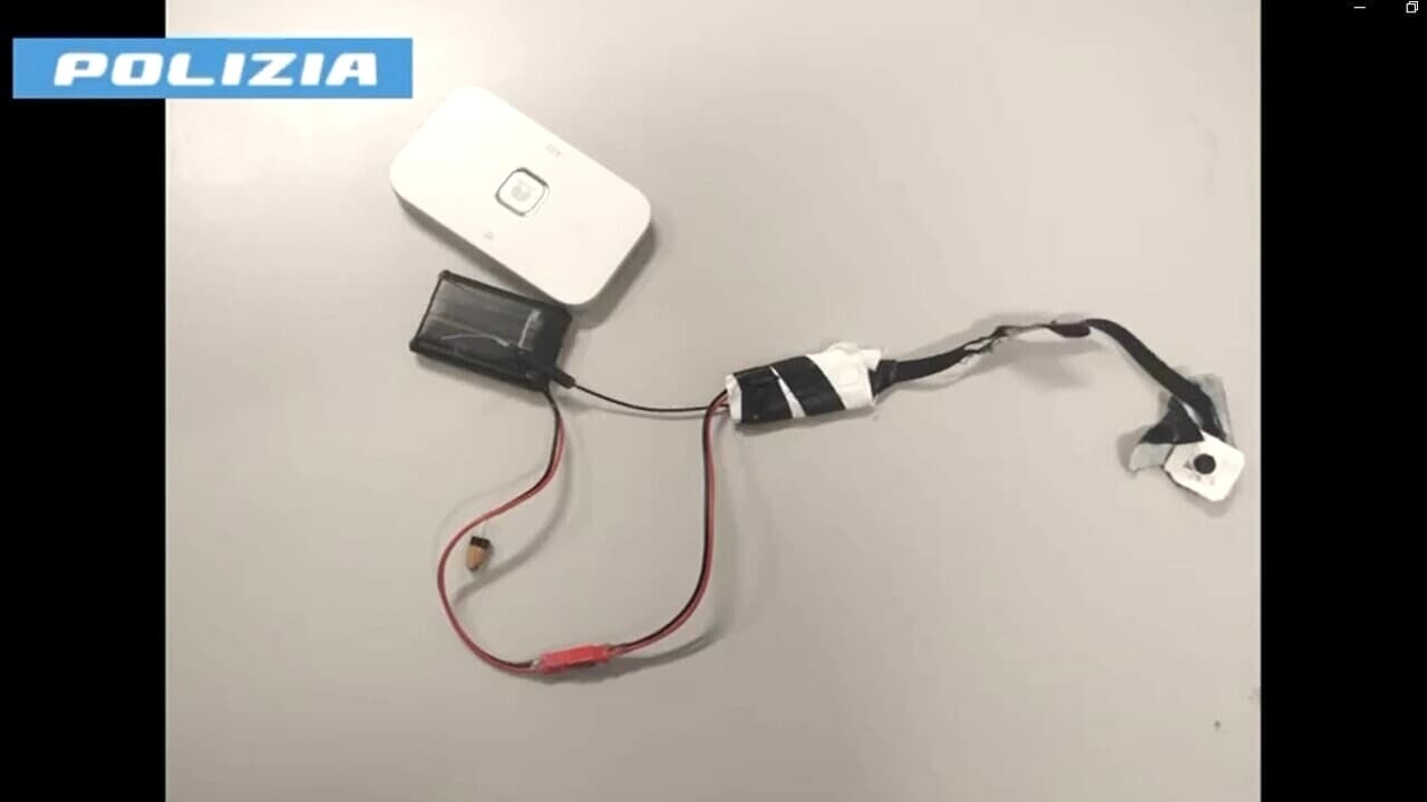 Scoperto inganno all’esame per la patente: giovane nei guai