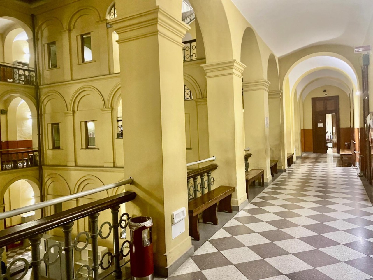 Uomo arrestato per violenza domestica: provvedimenti cautelari emessi