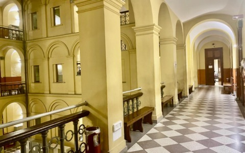 Uomo arrestato per violenza domestica: provvedimenti cautelari emessi