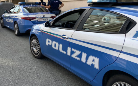 Donna bloccata in casa con un cane corso: intervento di Polizia e Vigili del Fuoco