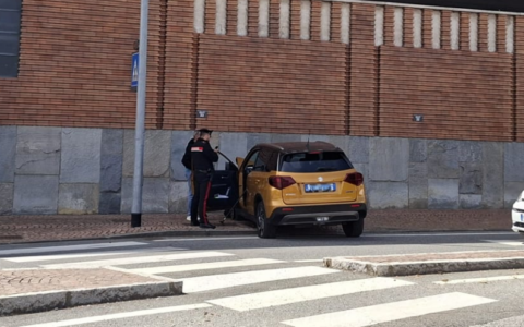 Suv contro il muro della Zegna Baruffa: un ferito