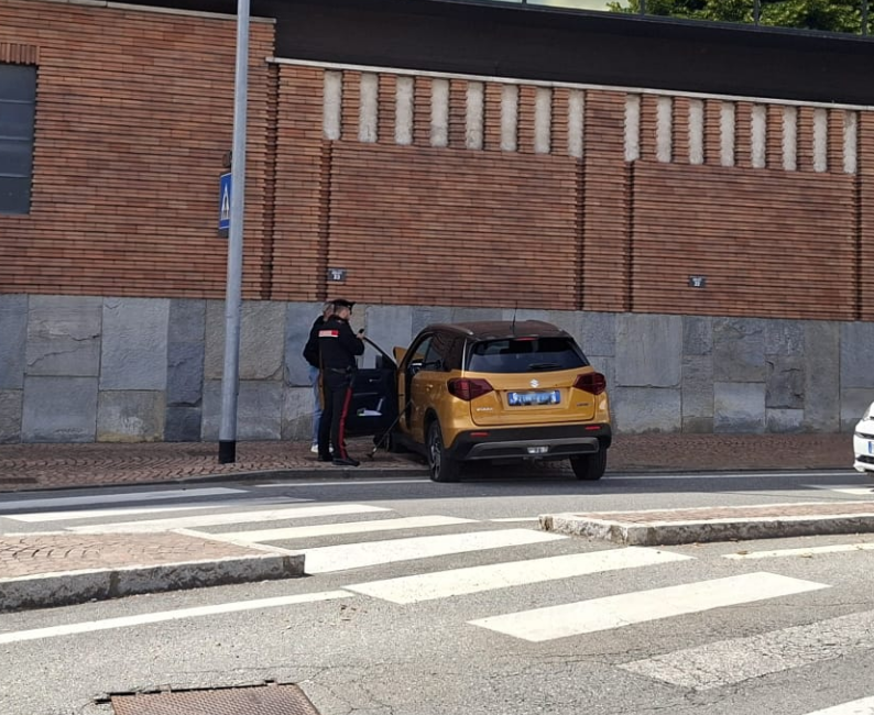 Suv contro il muro della Zegna Baruffa: un ferito