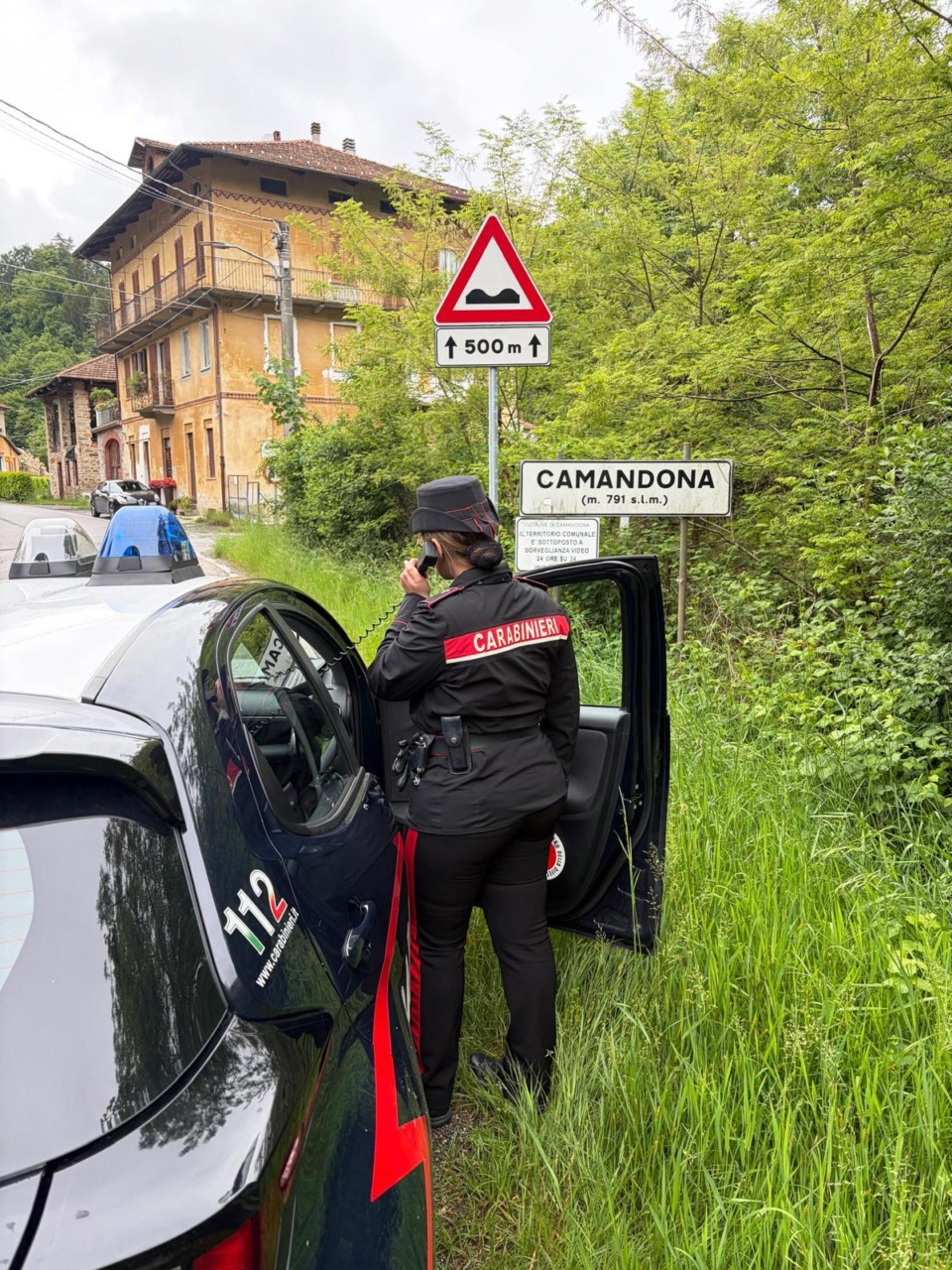 Truffa nel Biellese: un finto volontario raggira i commercianti