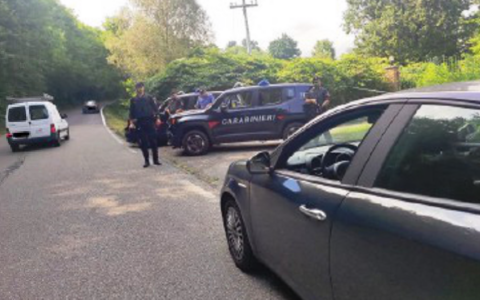 Inseguimento in auto e minacce alla madre: «La uccido»