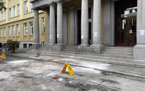 Festeggiamenti di maturità: caos e rifiuti davanti agli istituti biellesi