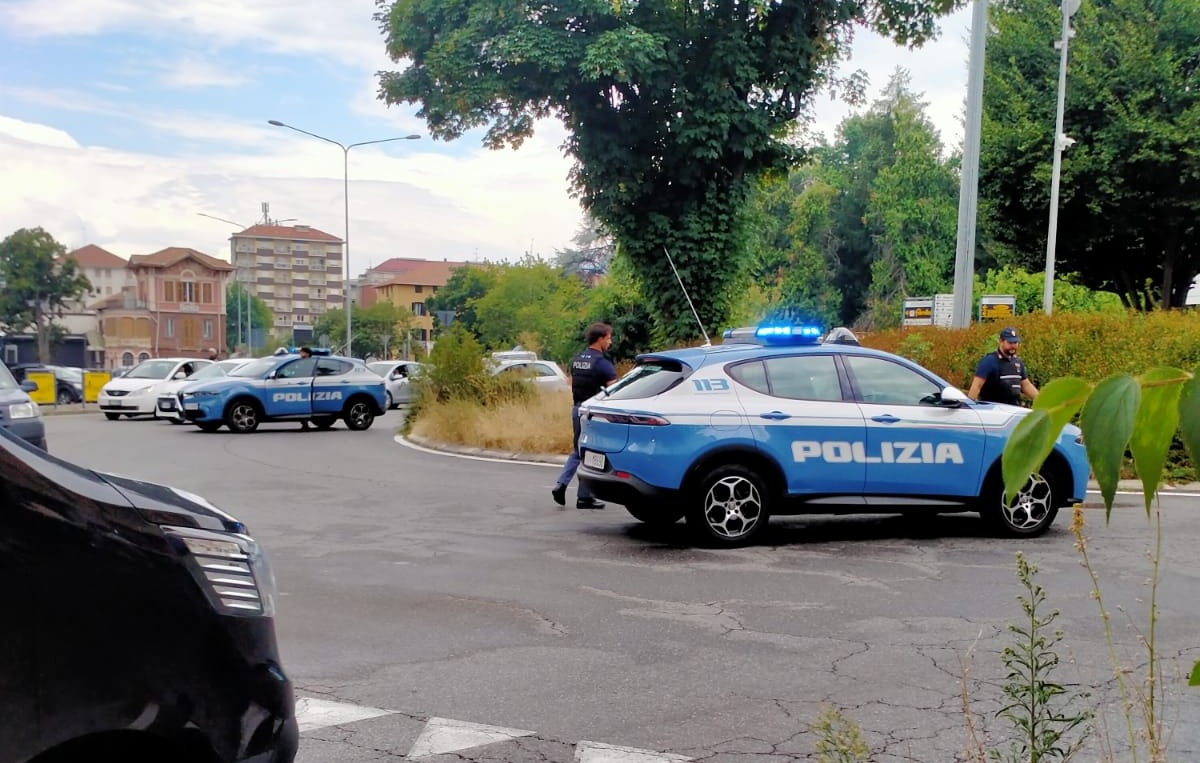 Incidente a Biella: ciclista investito da un’auto, frattura a una gamba