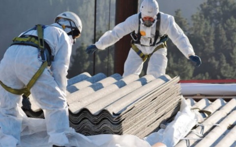 Partono i lavori di rimozione del tetto in eternit