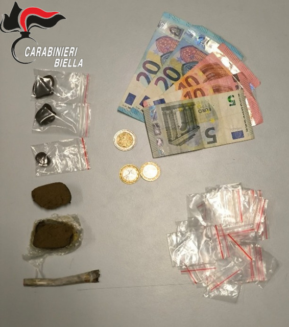 Spaccio nel centro di Biella: un ventiduenne denunciato dai Carabinieri