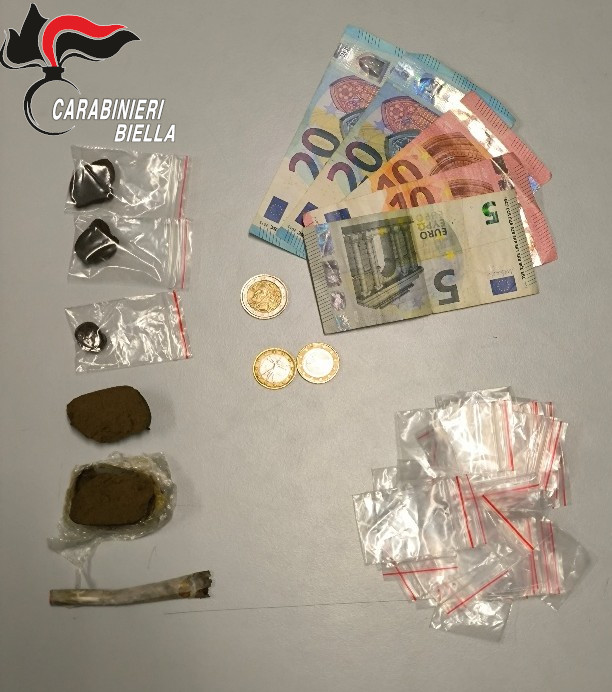 Spaccio nel centro di Biella: un ventiduenne denunciato dai Carabinieri